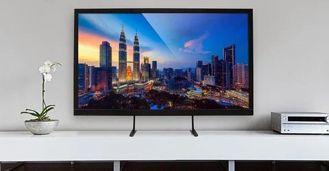 מעמדים שולחניים ואוניברסלים ל TV